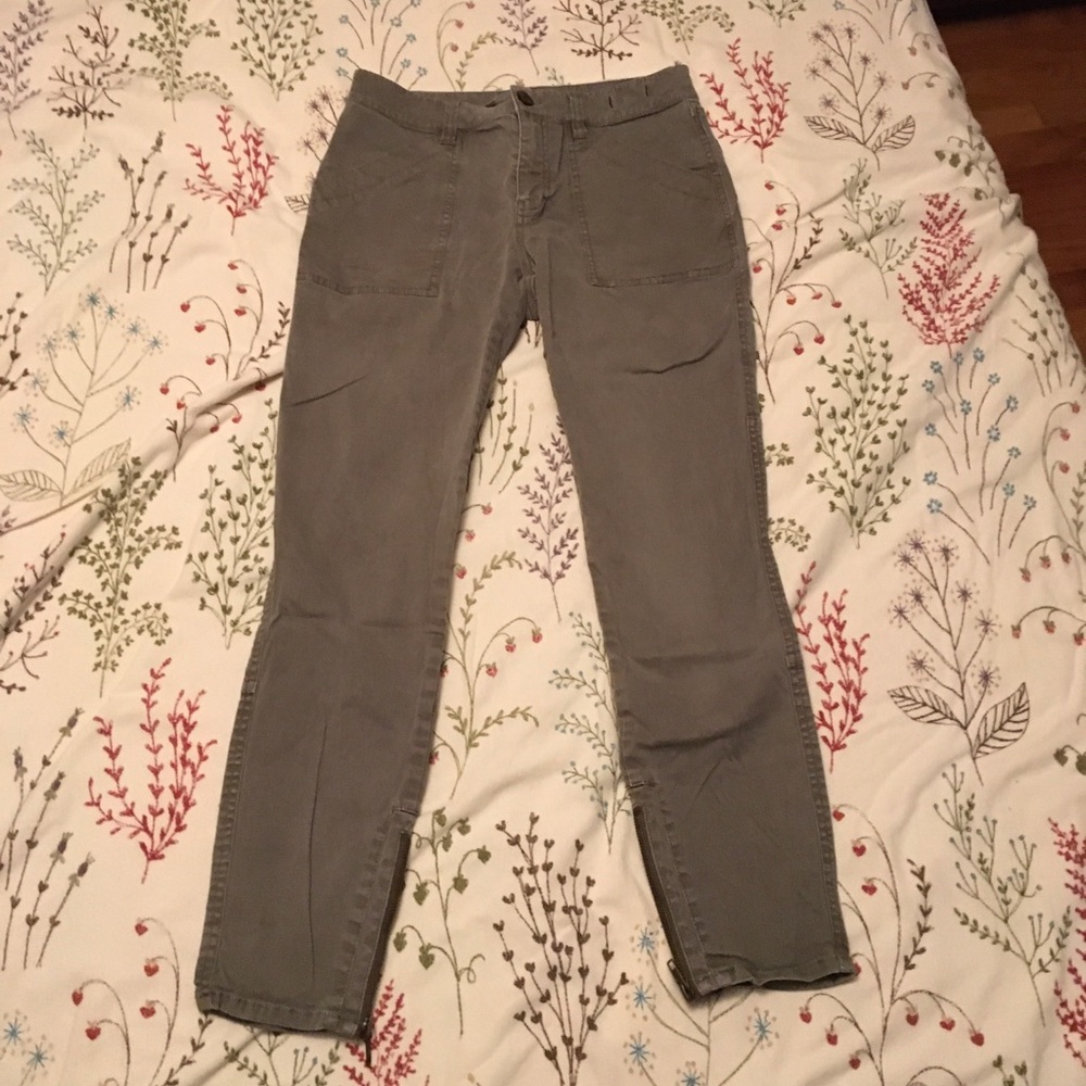 Size 28 Madewell Fatigue Pant in Army Green